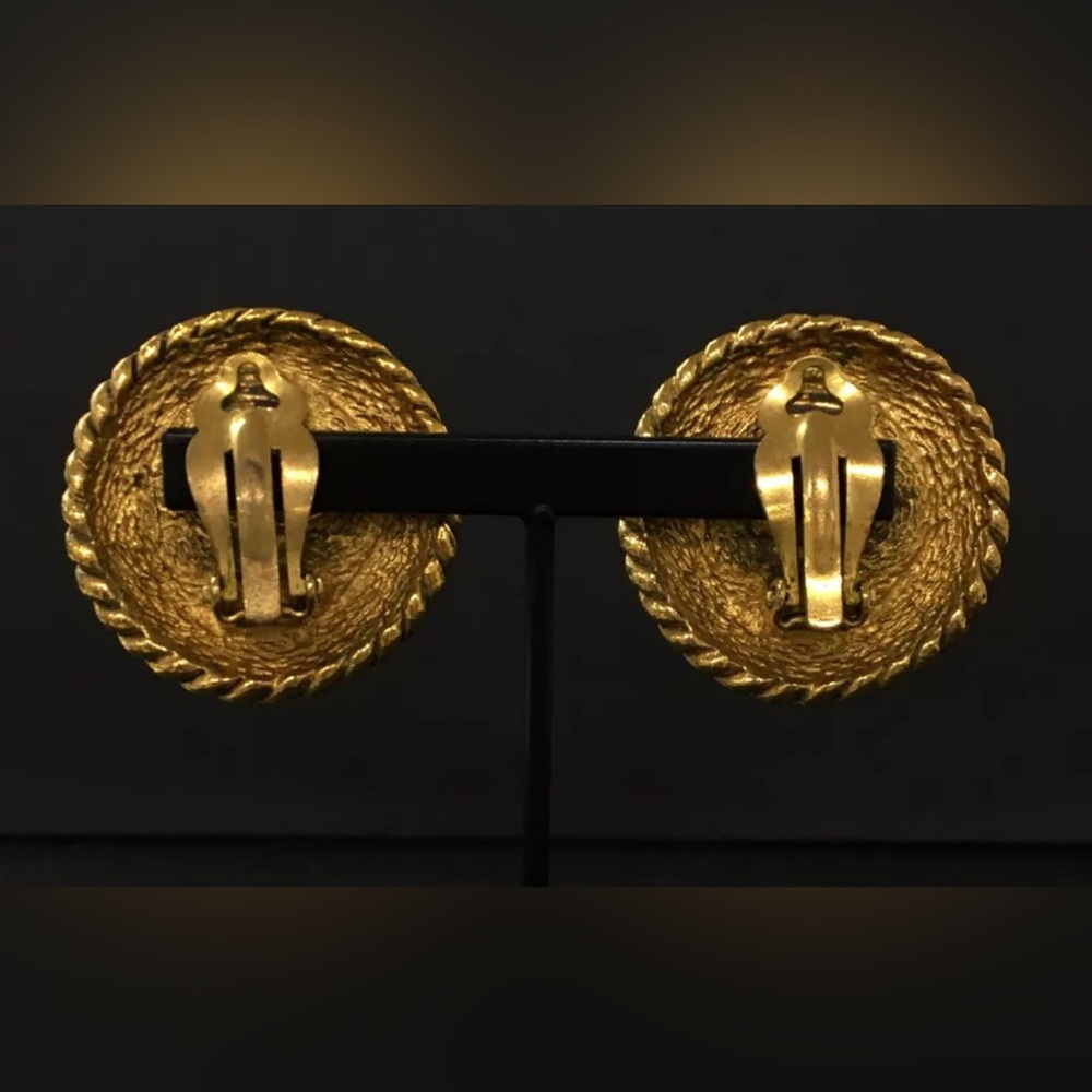 Authentic CHANEL Pearl Gold Tone Earrings stamped clip on - Picture 5 of 10